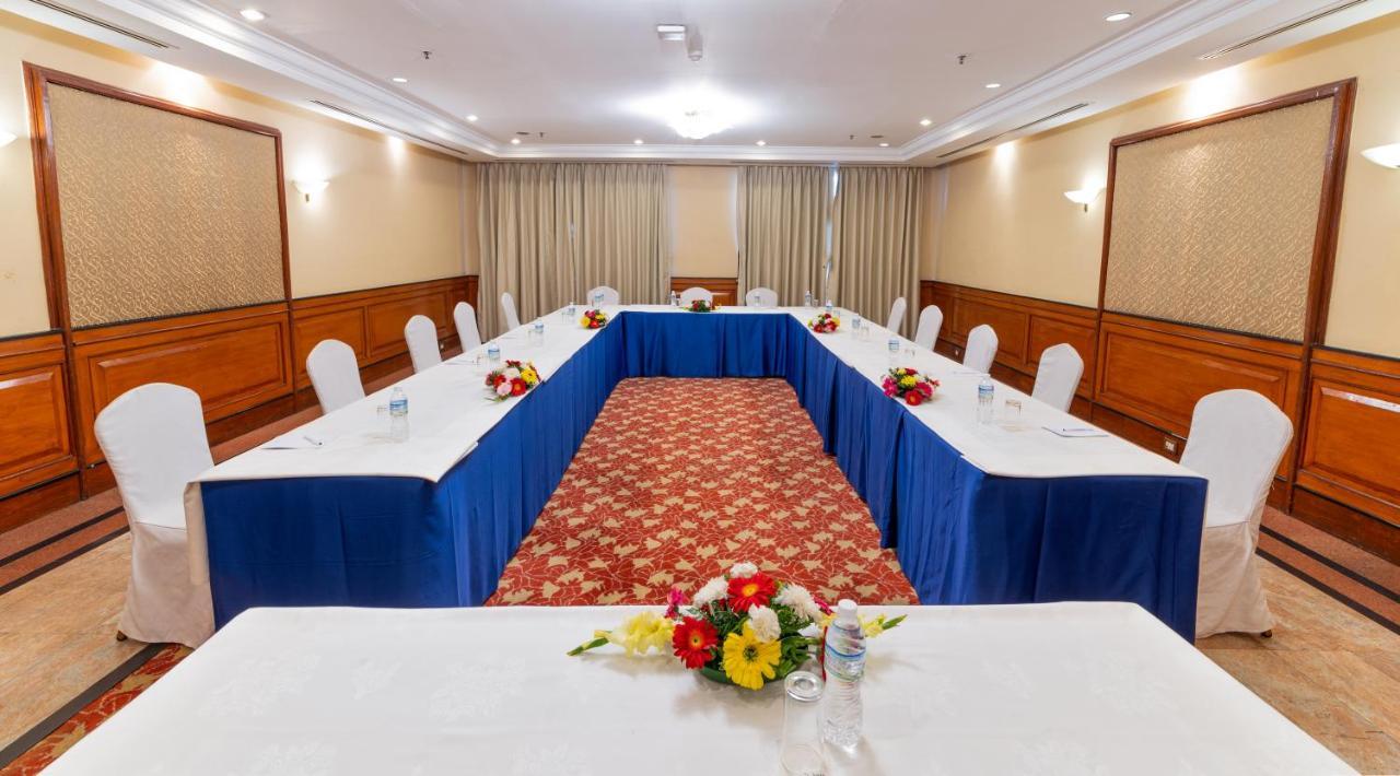 Radisson Hotel Katmandu Dış mekan fotoğraf